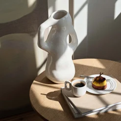 Broste Copenhagen Isolde vase 21 x 35 cm, Hvit Fyrklövern