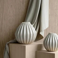 Broste Copenhagen Wide vase 15 x 15 cm, Rainy Day Grey Fyrklövern