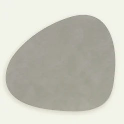 Lind DNA Curve bordbrikke nupo 37 x 44 cm, Light Grey  Fyrklövern
