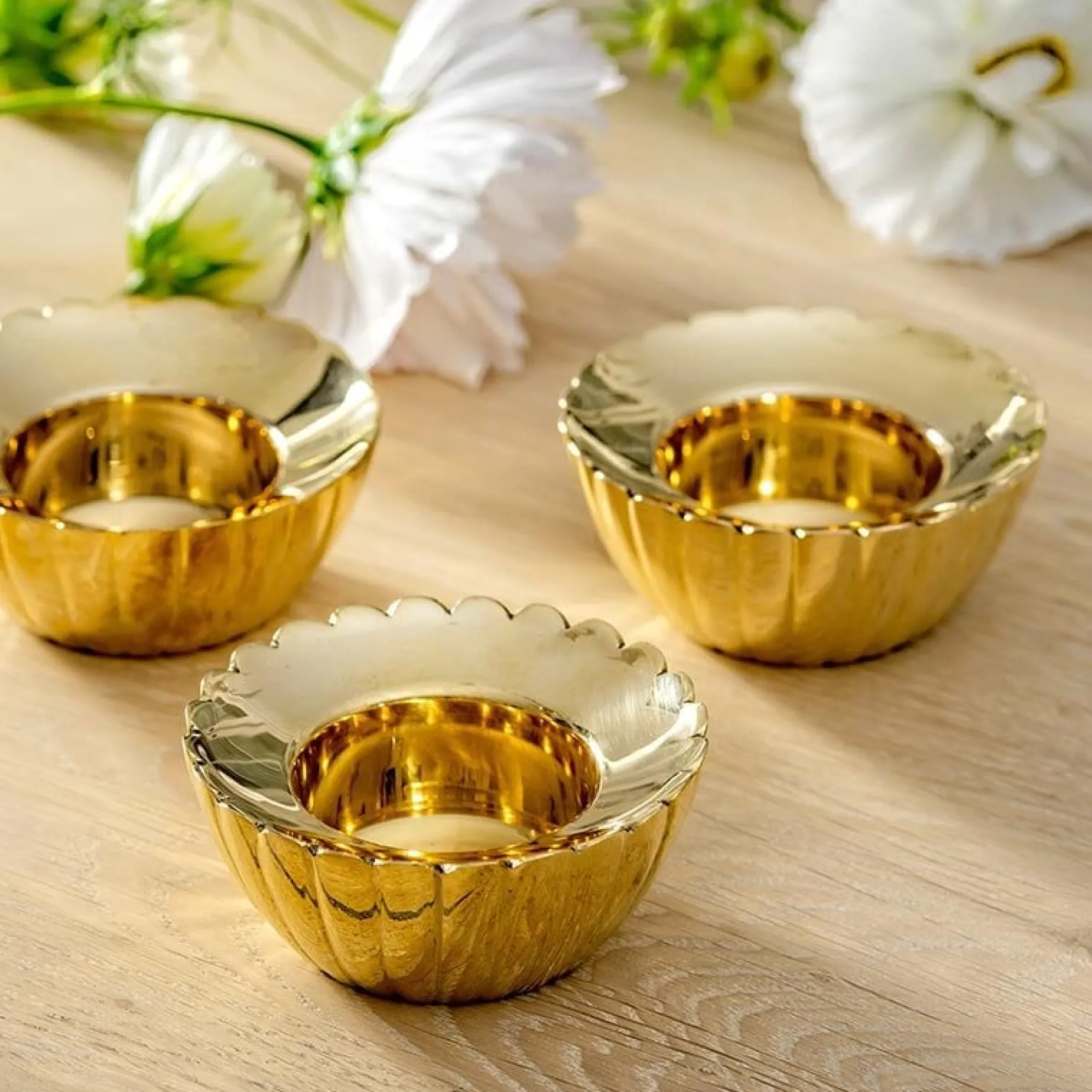 Scallop telysholder i messing Fyrklövern