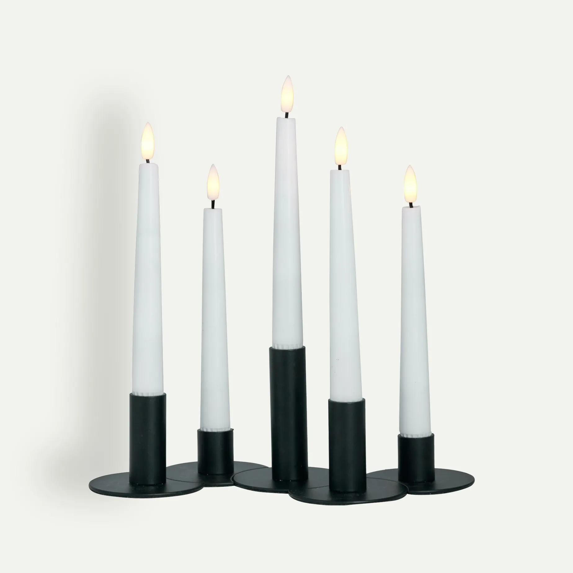 Watt & Veke LYKKE lysestake 28 cm, Black Fyrklövern
