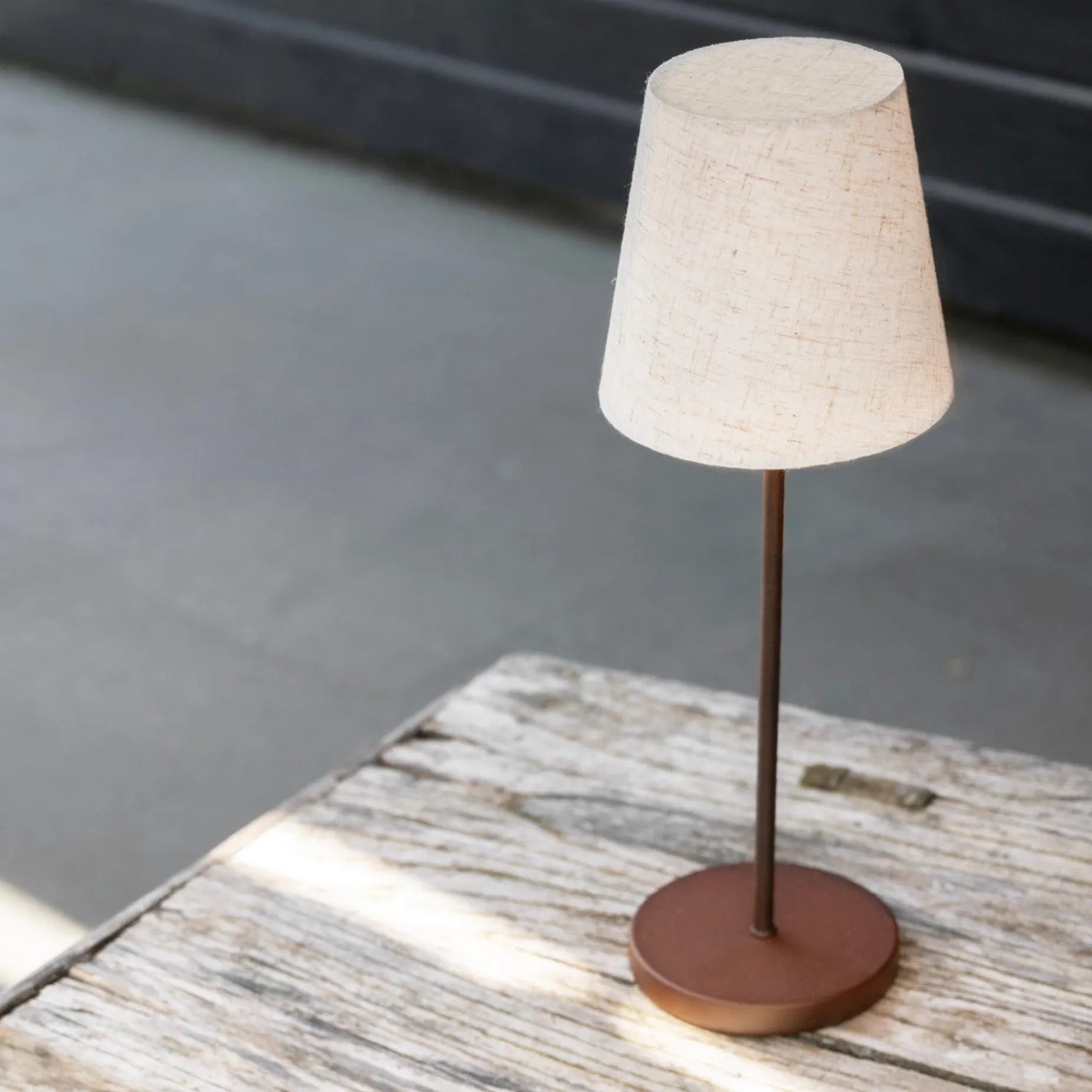 Watt & Veke TYRA bærbar LED-lampe 37 cm Fyrklövern